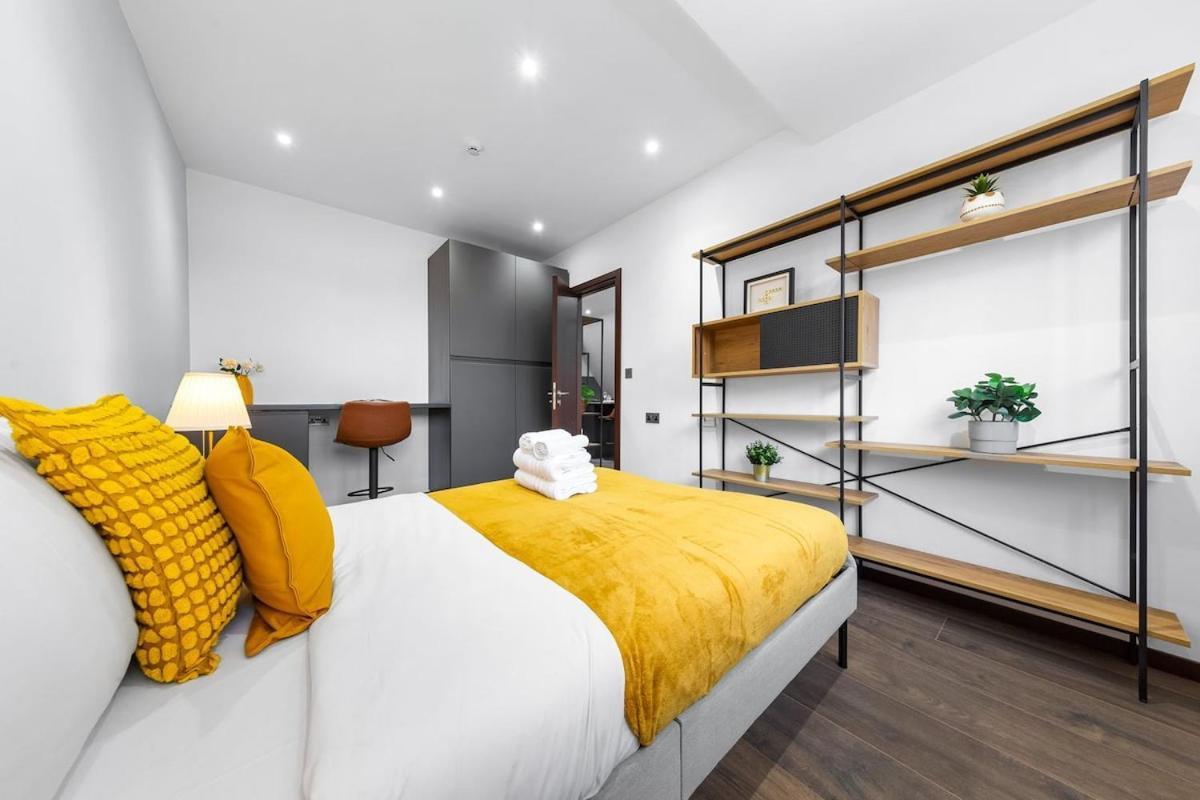 Modern 1 Bed Flat - Golders - *