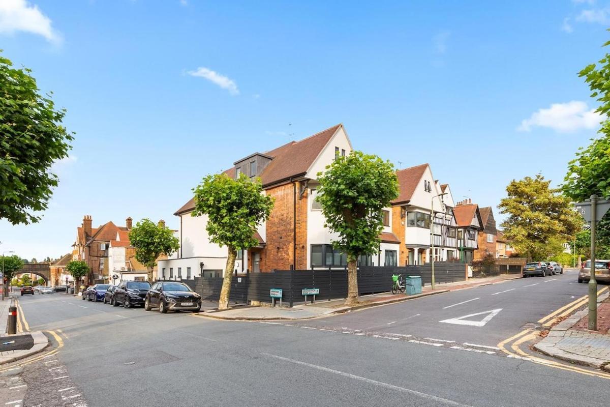 Modern 1 Bed Flat - Golders -
